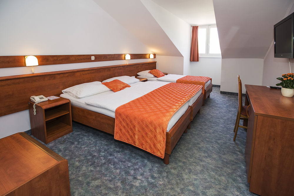 Sunny Baska Hotel By Valamar, Ex Corinthia Екстер'єр фото